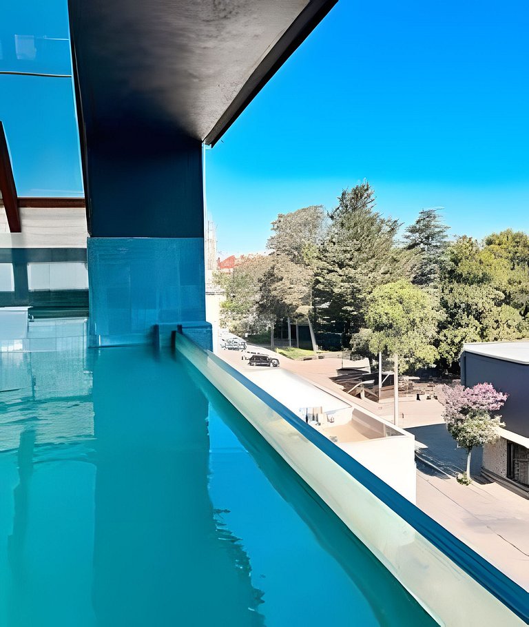 A Poucos Passos da Catedral Lareira & Piscina